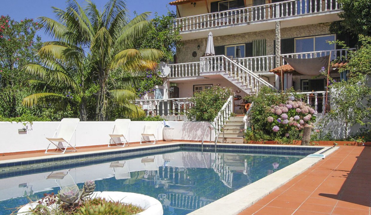 Propriété vue de la piscine