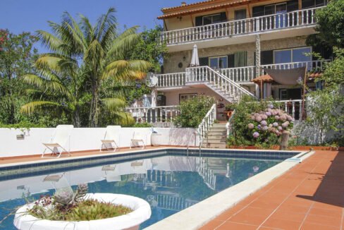 Propriété vue de la piscine